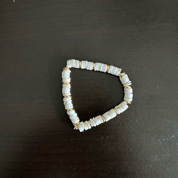 🔹3 for $20 White & Gold Shell Style Bracelet - Picture 2 of 2